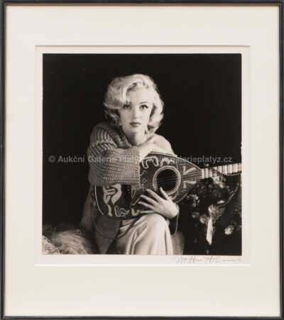 Marilyn Monroe - Mandolina Sitting