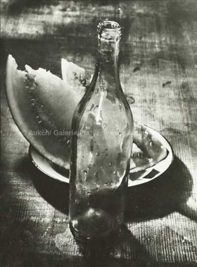 / Zátiší s lahví a melounem / Josef Sudek