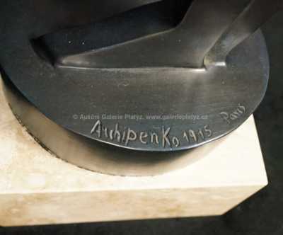  / Stojící žena / Alexander Archipenko