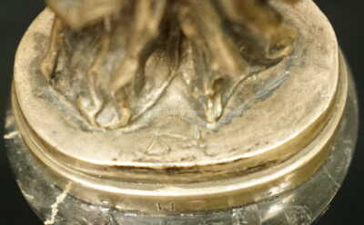  / Double Nike de Samothrace / Salvador Dalí