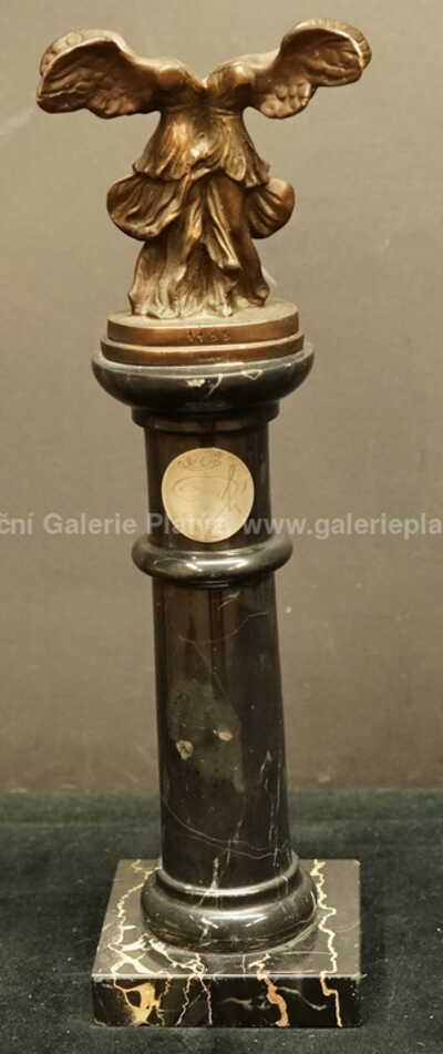  / Double Nike de Samothrace / Salvador Dalí