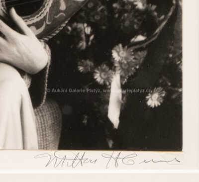  / Marilyn Monroe - Mandolina Sitting / Milton H. Greene