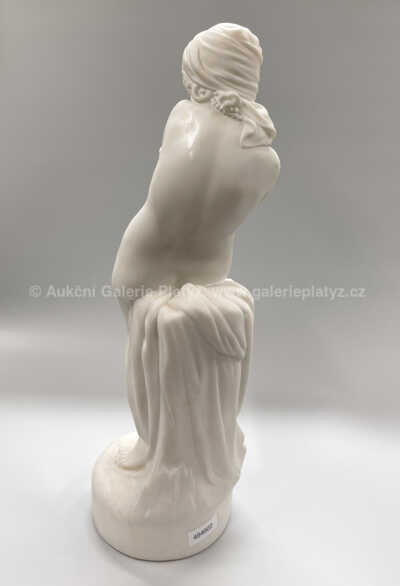  / Dívka se zahalenými vlasy /   Autor neurčen