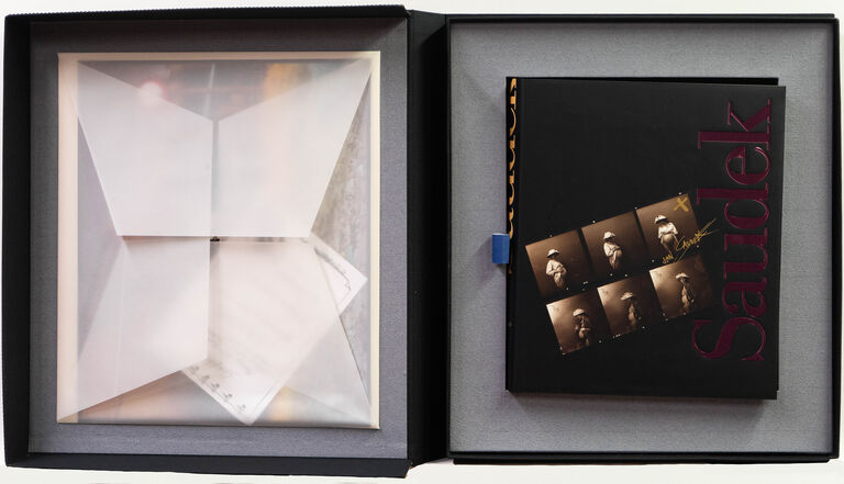  / Kniha Saudek - limitované vydání monografie s fotografií 120 km/h / Jan Saudek