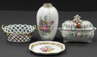 Porcelán - Konvolut čtyř kusů drobných porcelánových předmět