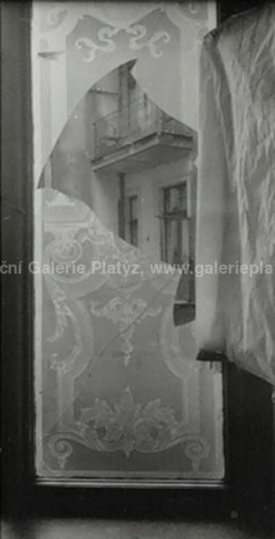  / Pohled z rozbitého okna / Josef Sudek